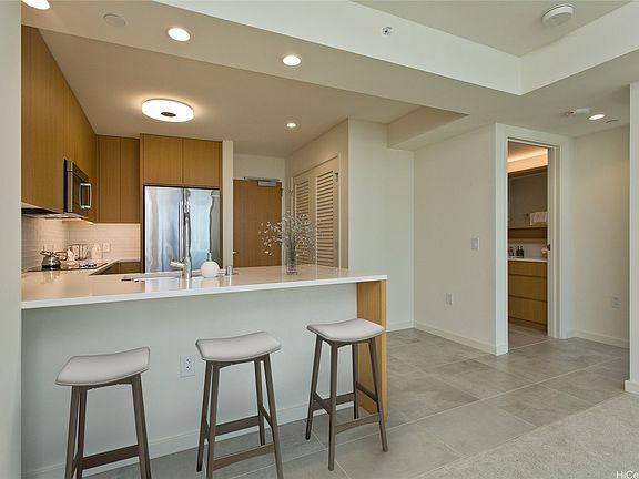 3rd image of 1388 Kapiolani Blvd #1810