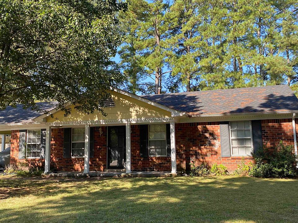 1st image of 823 Hunters Retreat Dr