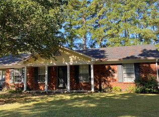 823 Hunters Retreat Dr, Collierville, TN 38017