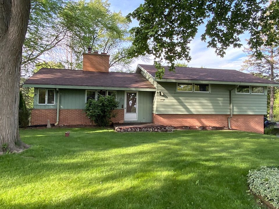 1st image of 9836 W Edgerton Ave