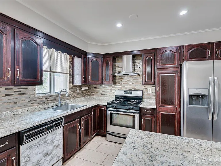 111 Sonora Ave — Photo 11