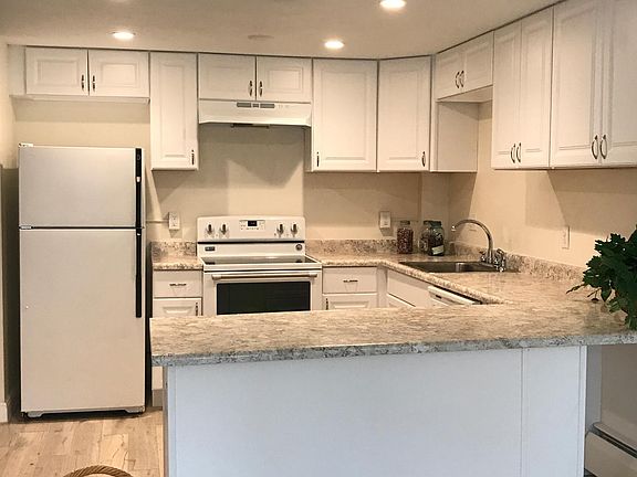 4th image of 799 N Dahlia St APT 101