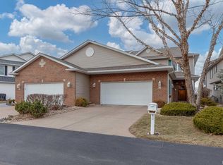 22 Villa Dr, Hampton, IL
