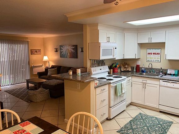 4th image of 211 Woodland Pkwy Unit 115