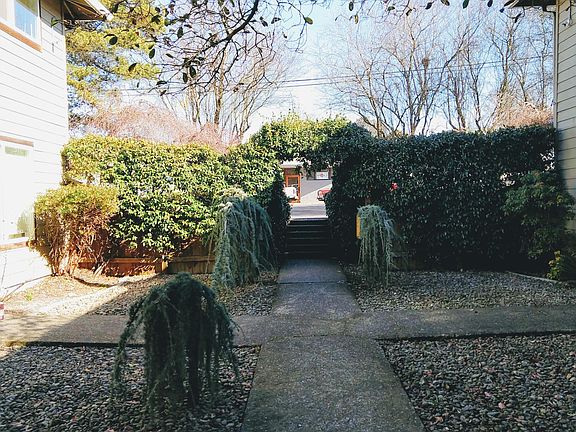 Entryway from courtyard.
