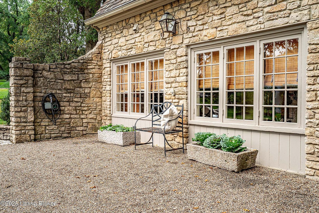 carousel photo #4 (MLS)