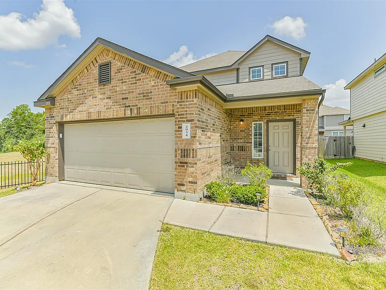 2934 Lawrence Park Ct — Photo 2