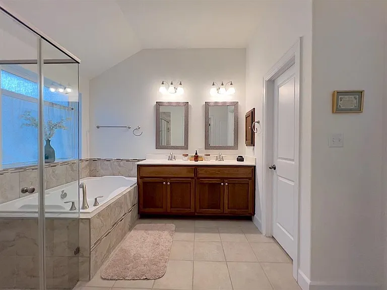 300 Grafton Ln — Photo 7