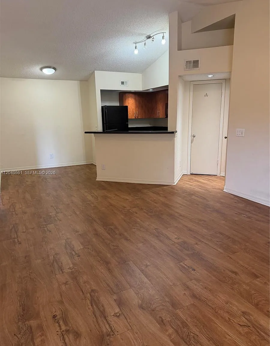 1 bed, 1.0 bath, $1,800 — Photo 4