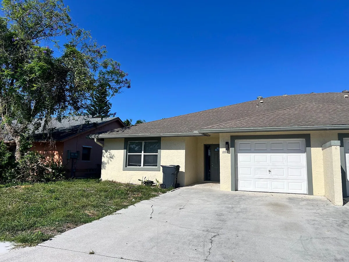 Building Photo - 1096 Staghorn St