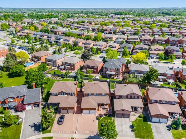 139 Jade Cres, Vaughan, ON L4L 6M1