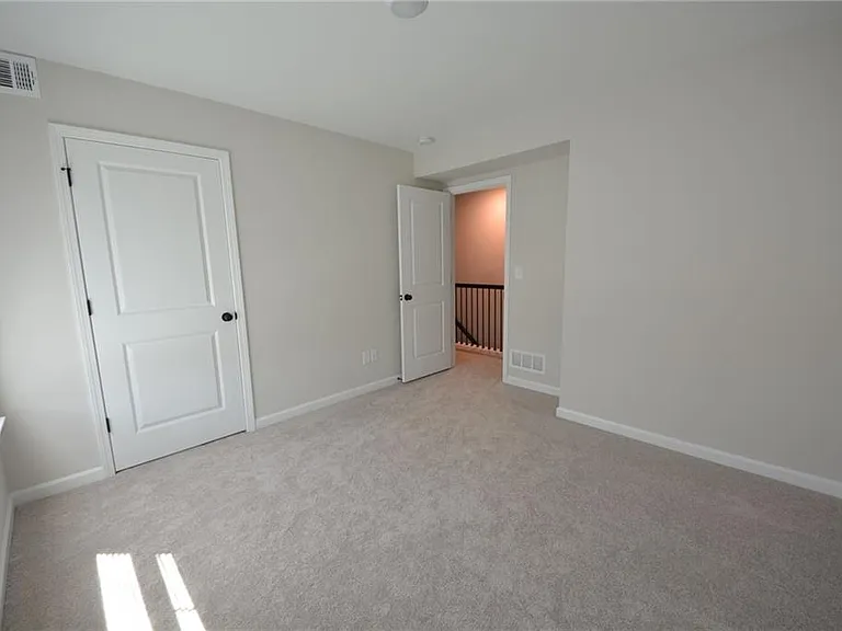 1147 Lucan Ln — Photo 28