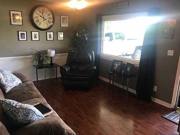 4th image of 2201 Barron Dr