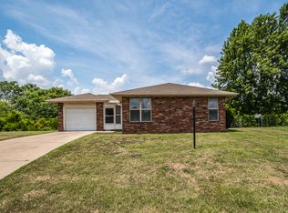 927 E Pythian St, Springfield, MO 65802