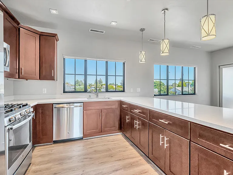 Upscale Westside Living! Spacious 2BD/2BA Above Copal Restaurant — Photo 11