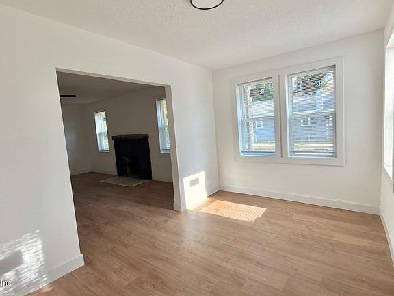 3rd image of 1728 MYRTLE Avenue N