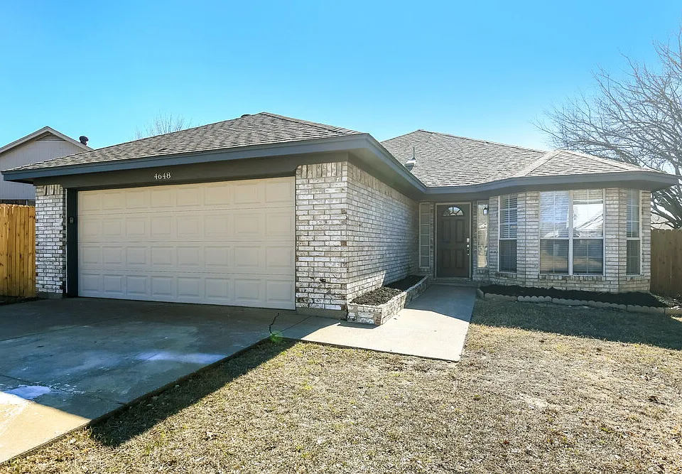 4648 Feathercrest Dr