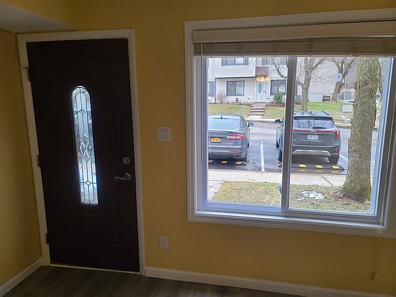 5th image of 107 Lombard Ct