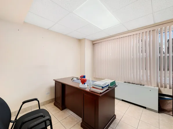 135 Ocean Parkway image 4 of 14