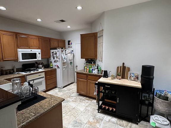 4th image of 5550 Renaissance Ave #2