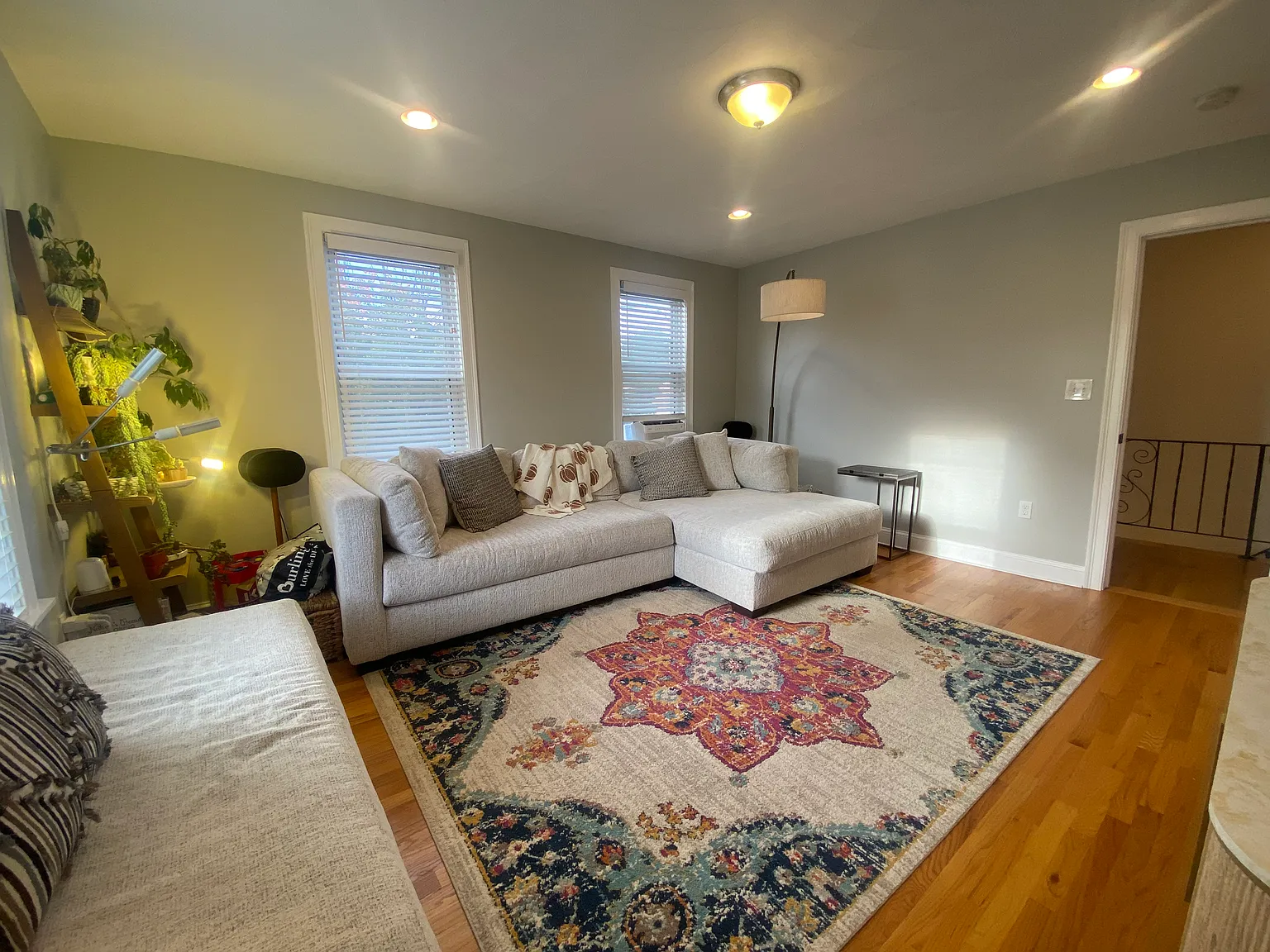 3 bed, 1200 sqft, $3,500 — Photo 2