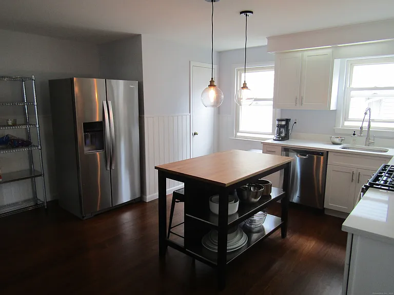 48 Beach Ave — Photo 9
