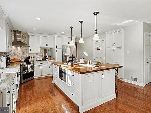 5th image of 284 Stony Run Rd