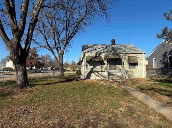 1201 Gypsum Ave, Salina, KS 67401