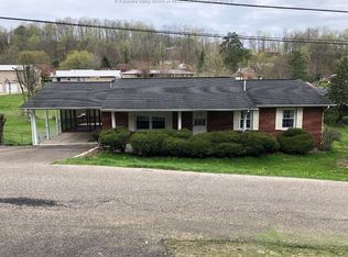 1805 Oakwood Dr, Charleston, WV