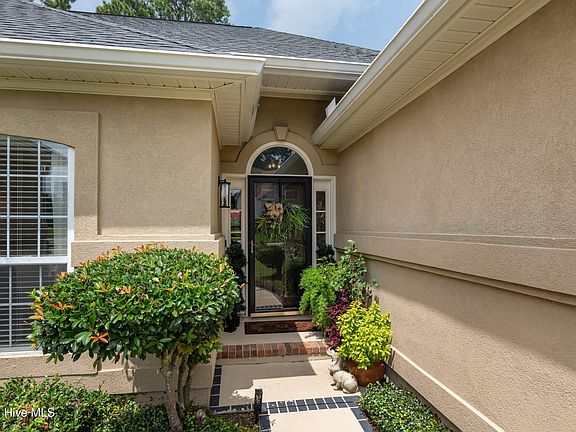 4th image of 561 Live Oak Court
