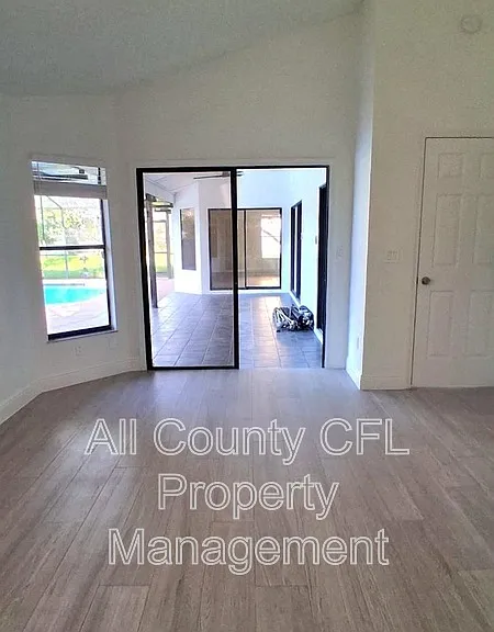 553 Walnut Grove Pl — Photo 10