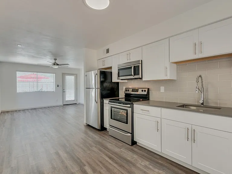 $0 First Month Rent! Remodeled 2 Bed Casita w/ Private Patio, W/D & Pool — Photo 14