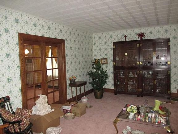 4th image of 419 Hellam St