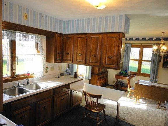 Breakfast & dining area