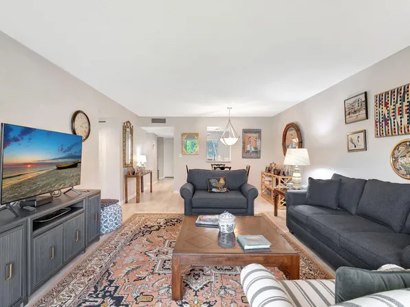 7006 Huntington Lane #202, Delray Beach, FL 33446