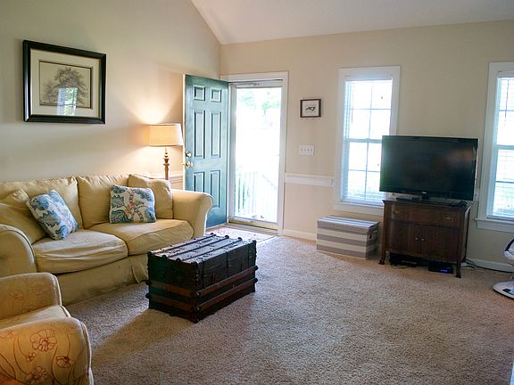 2nd image of 1698 Hackberry Dr