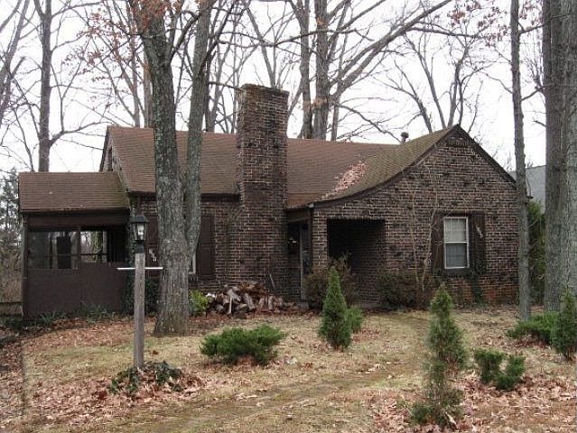 2nd image of 509 Rives Rd