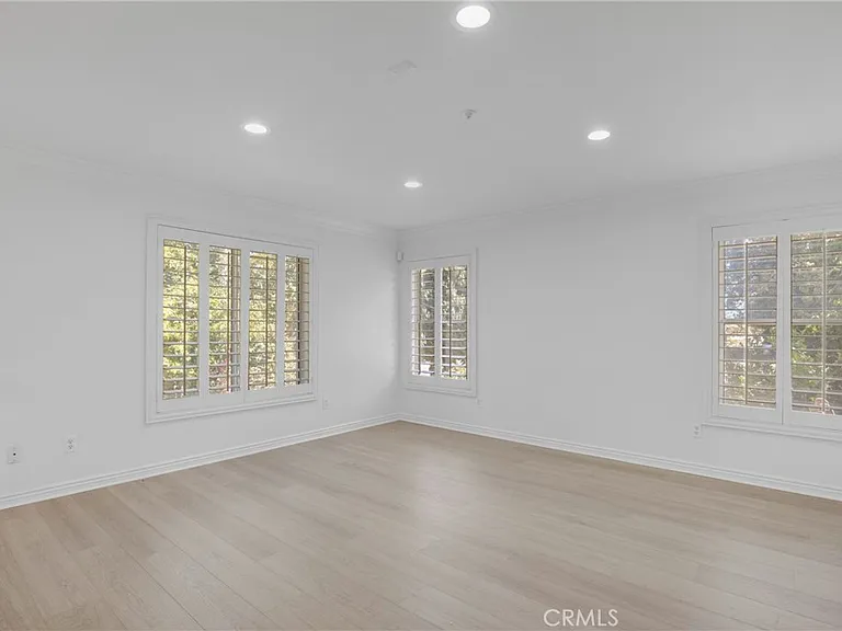 20871 Betron St — Photo 26
