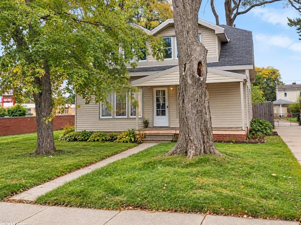 7594 Stephens Rd, Center Line, MI 48015