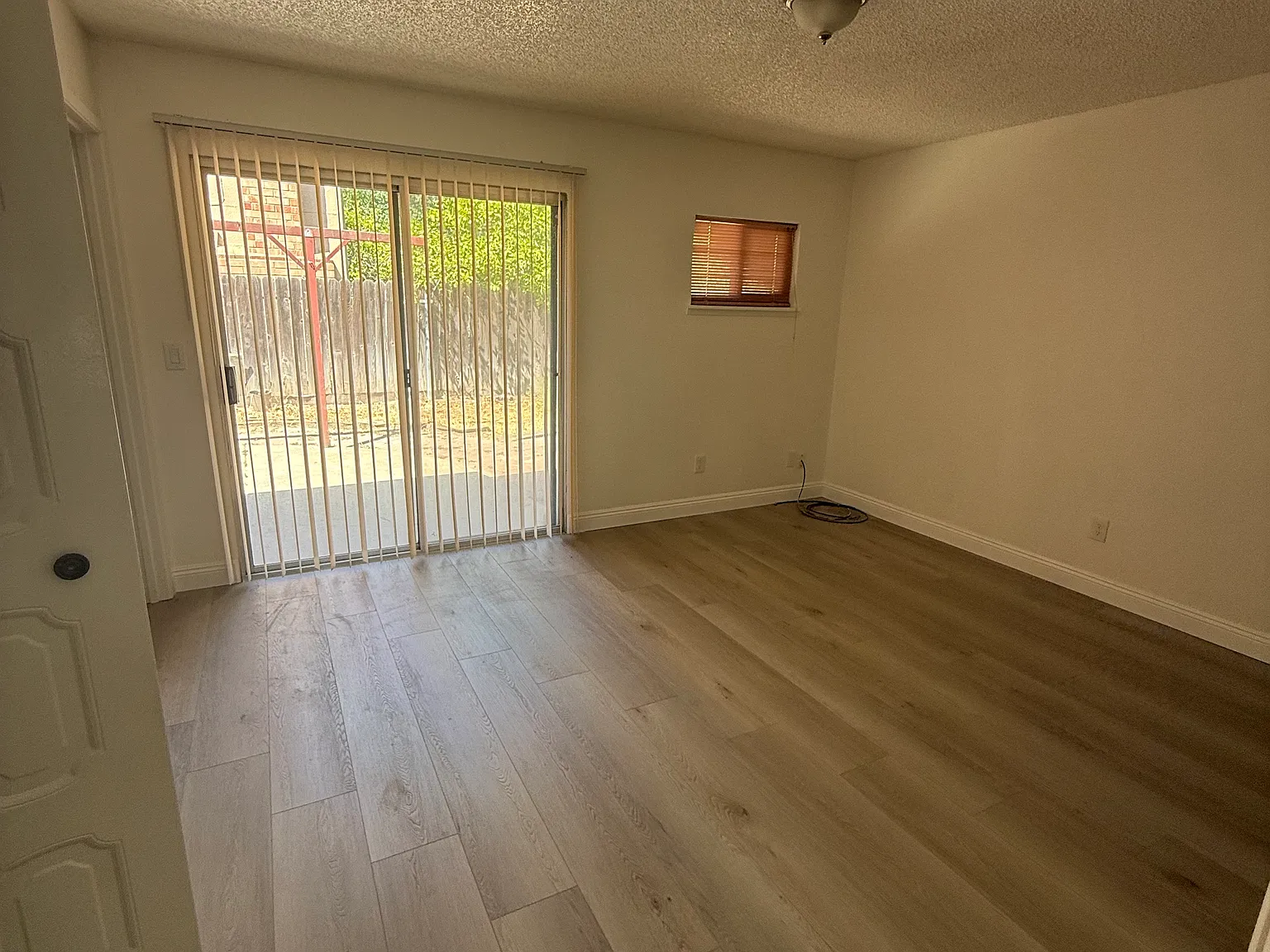 3 bed, 1398 sqft, $2,300 — Photo 2