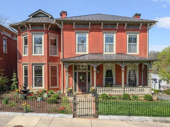322 N New St, Staunton, VA 24401