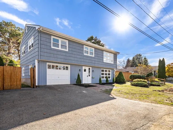 27 Hodgkins Rd, Rockport, MA 01966