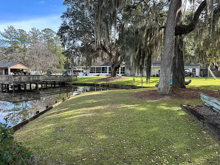 307 Doe Run Cir — Photo 23