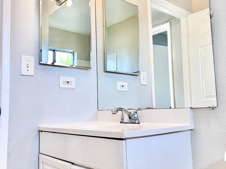 7013 N 76th Ave #1 — Photo 16