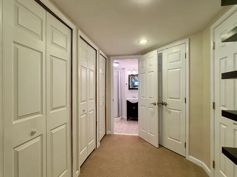 415 S Bouldin St — Photo 17