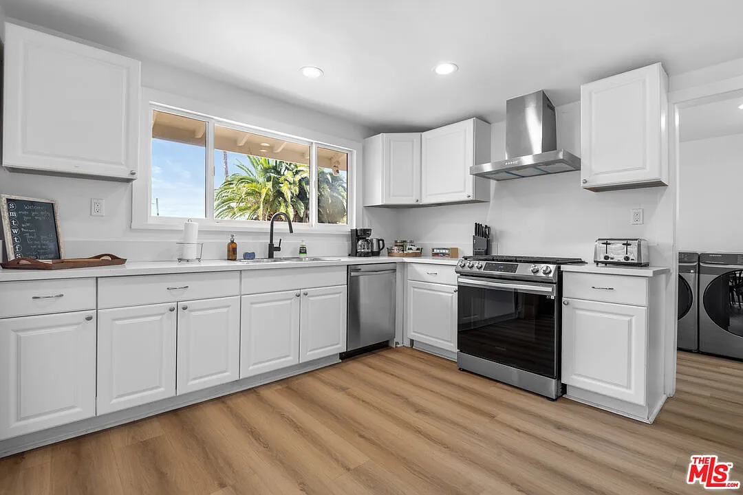 3 bed, 2.0 bath, 2140 sqft, $9,995 — Photo 3