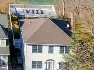 88 Cliff Rd E, Wading River, NY 11792