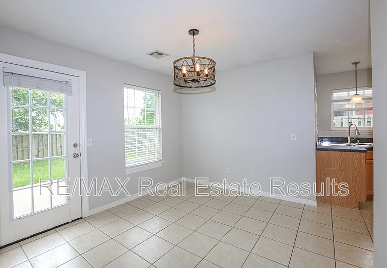 3711 SW Hansom Loop — Photo 8