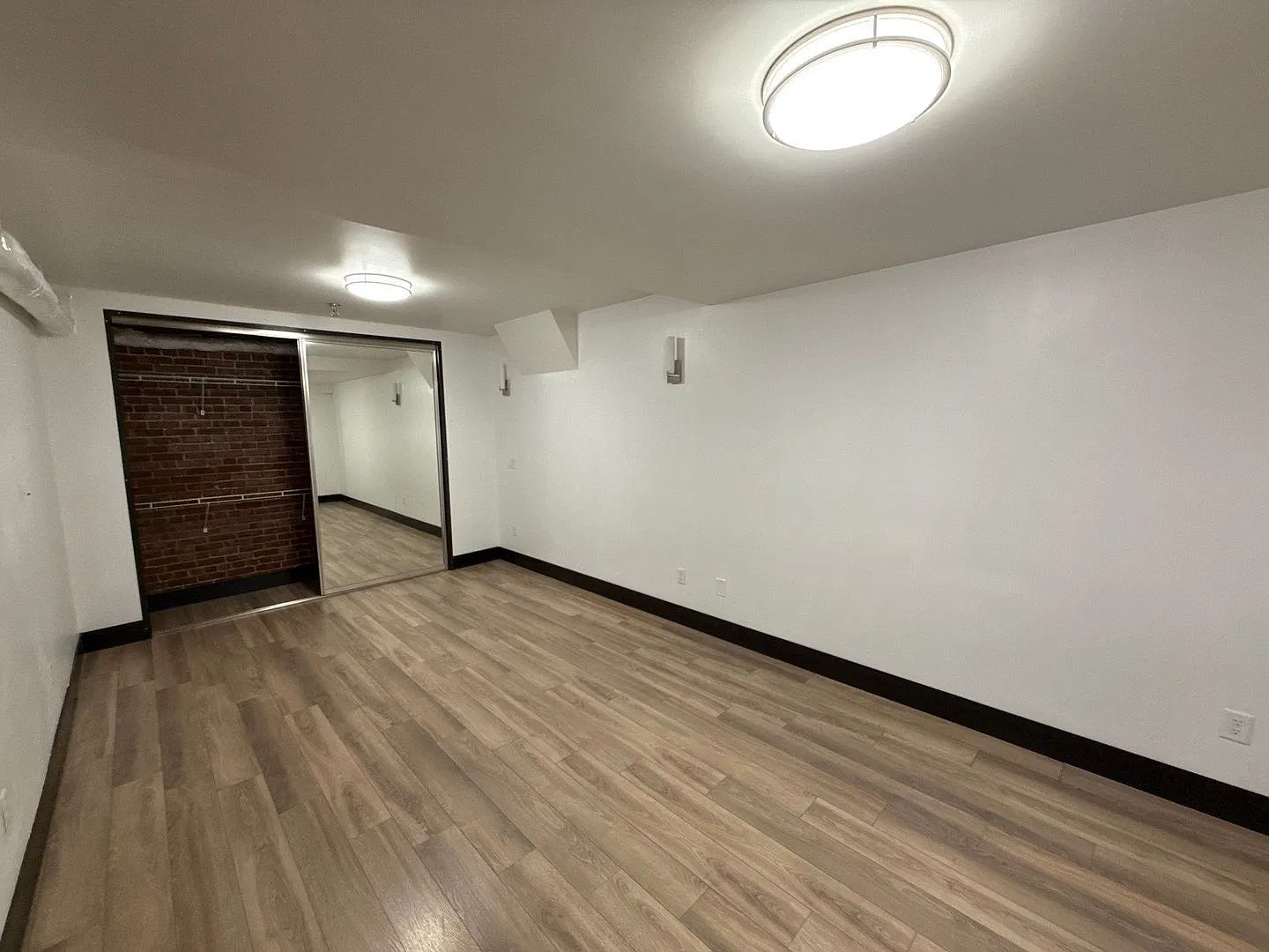 Studio, 1.0 bath, 675 sqft, $1,345 — Photo 3