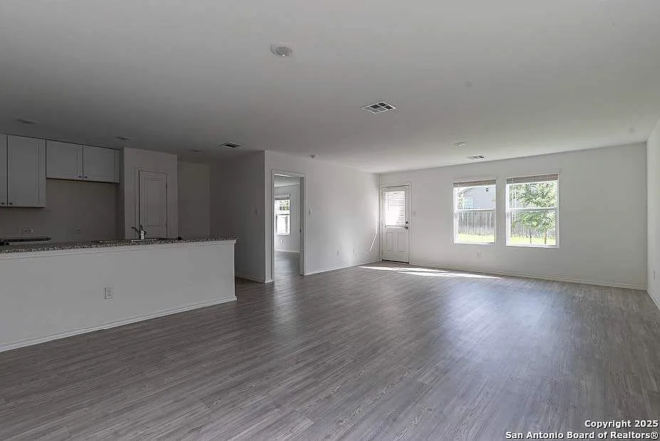 4 bed, 1668 sqft, $1,625 — Photo 4